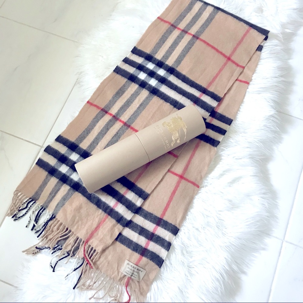 *BURBERRY SCARF*